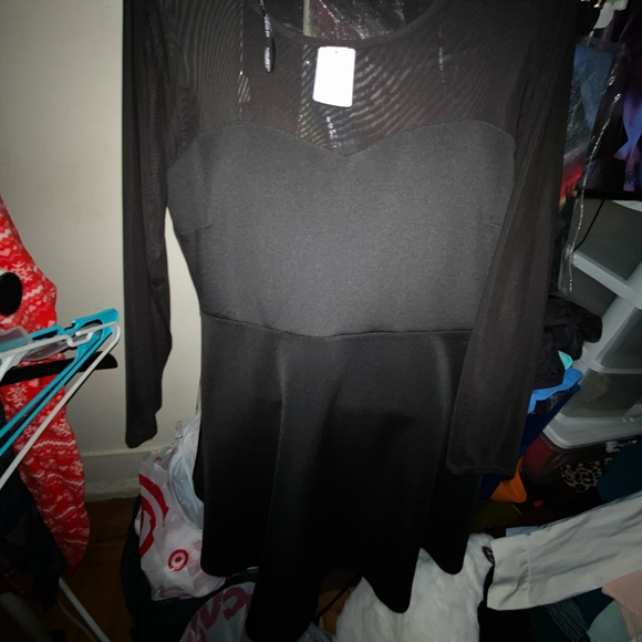 Heart shaped mesh long sleeve dress - Picture 2 of 4